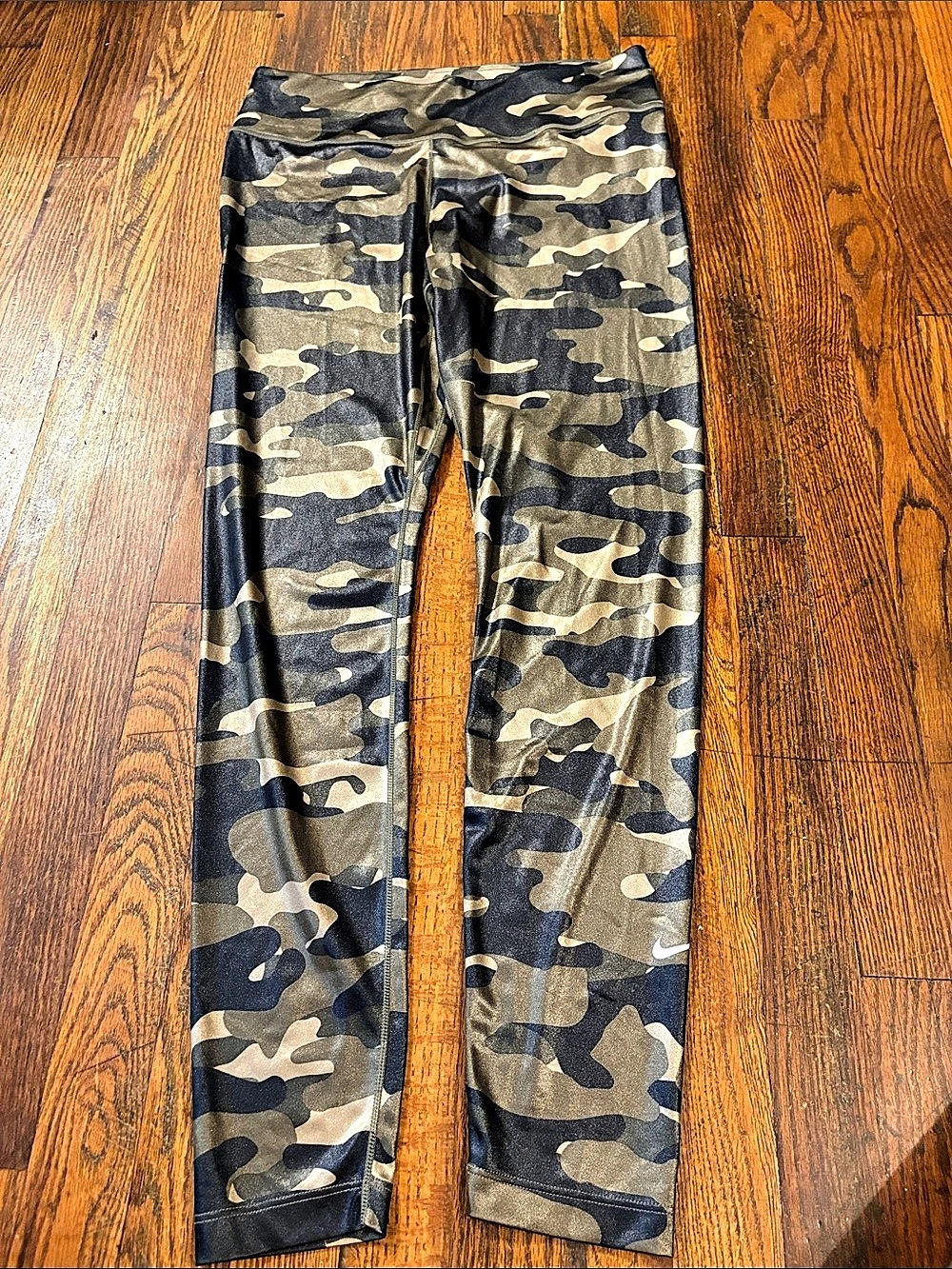 🎉NWOT! Nike Camo Athletic Leggings in Green & Black